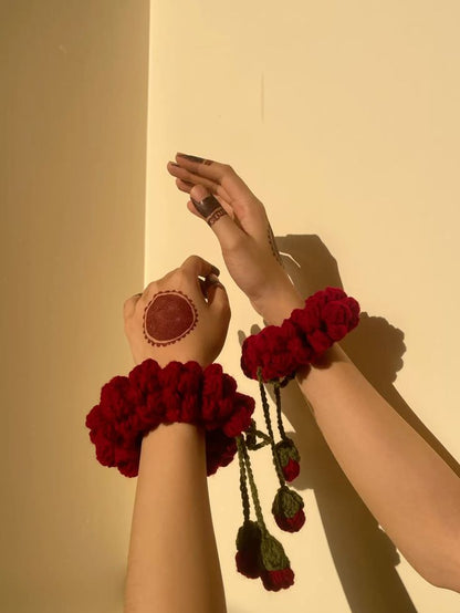 Handmade Crochet Gajra – Floral, Elegant & Long-Lasting