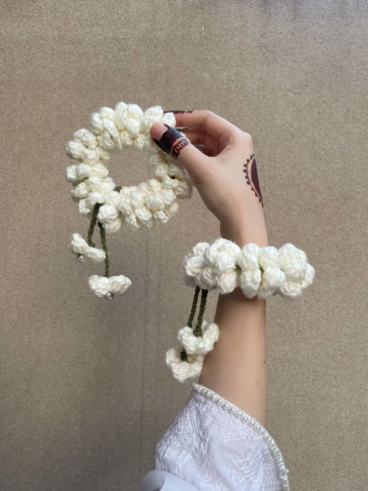 Handmade Crochet Gajra – Floral, Elegant & Long-Lasting