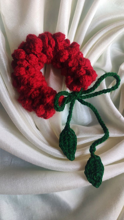 Handmade Crochet Gajra – Floral, Elegant & Long-Lasting
