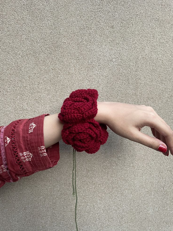 Handmade Crochet Gajra – Floral, Elegant & Long-Lasting